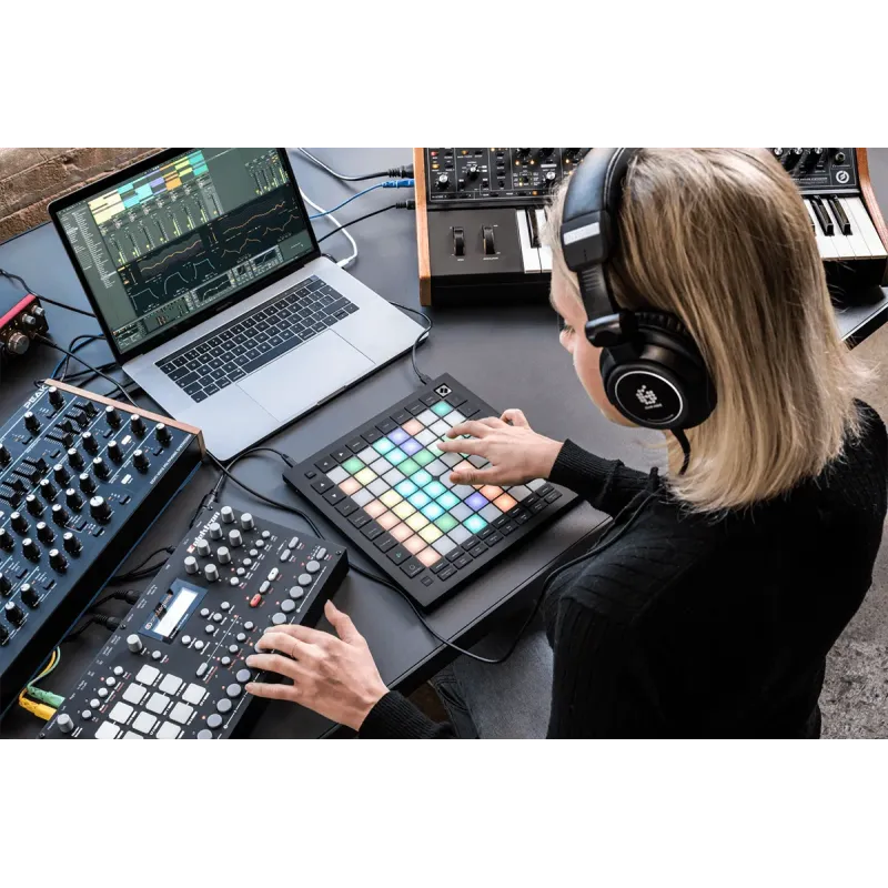 Surfaces de contrôle NOVATION - LAUNCHPAD-PRO-MK3 Matrice 8x8 RGB + 40 pads