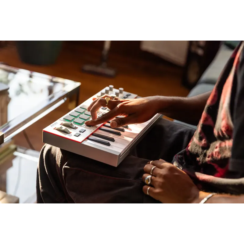 Clavier maître AKAI PROFESSIONAL - MPKMINI4 Mini touches - 25 touches, 8 pads, 8 encodeurs