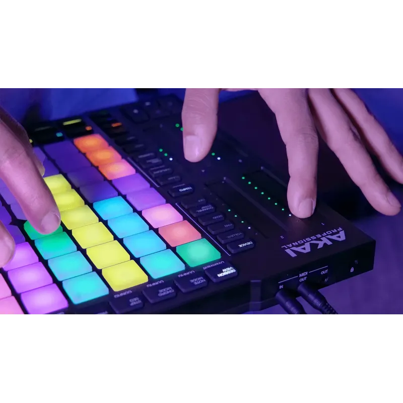 Contrôleur AKAI PROFESSIONAL - APC64 Pour Ableton - Contrôleur Ableton 8x8 pads, 8 bandes tactiles, CV/Gate