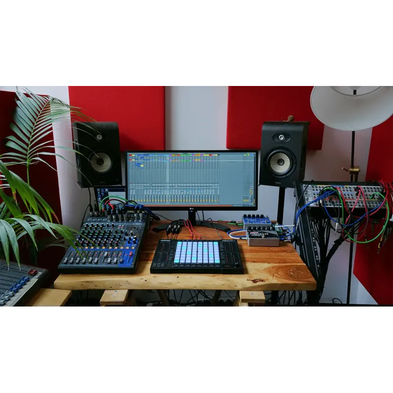 Contrôleur AKAI PROFESSIONAL - APC64 Pour Ableton - Contrôleur Ableton 8x8 pads, 8 bandes tactiles, CV/Gate