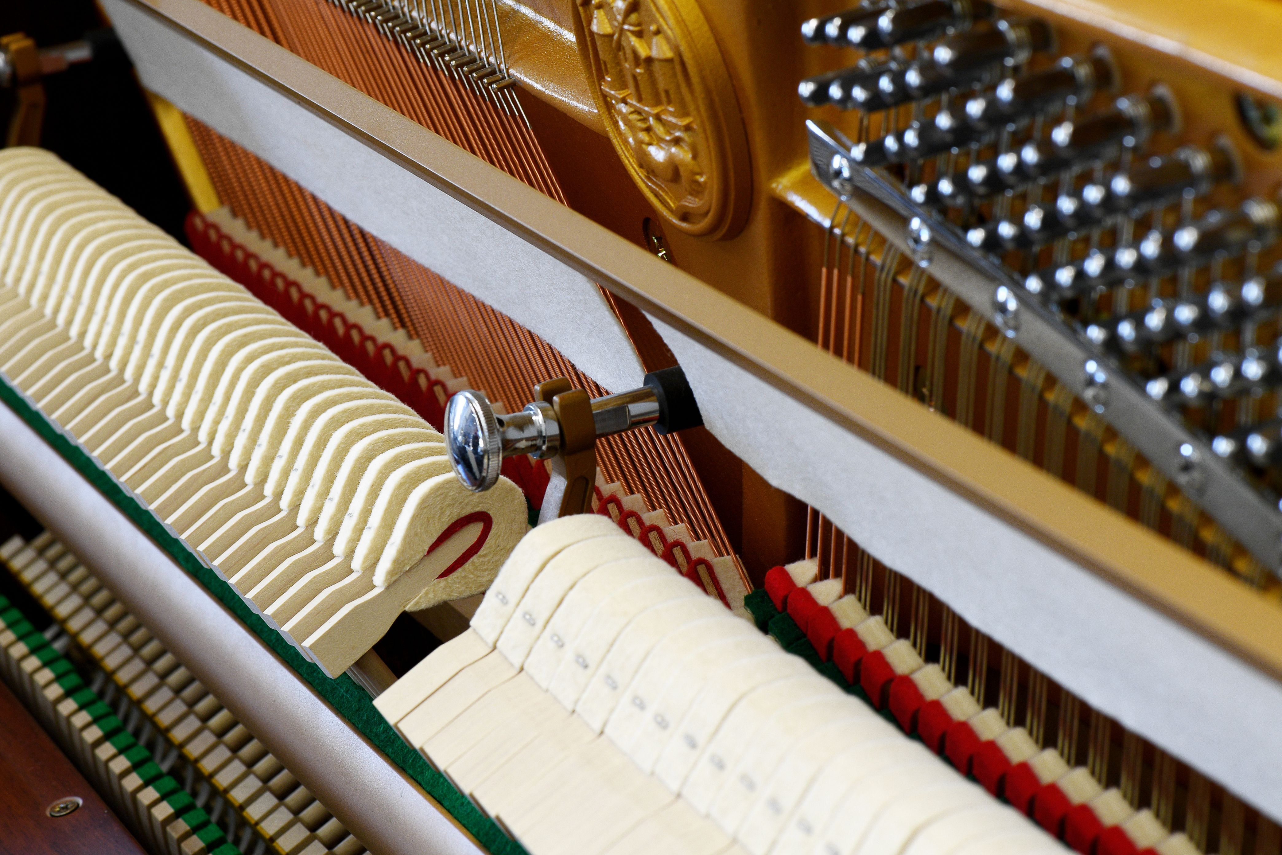Gros plan de l'intérieur d'un piano